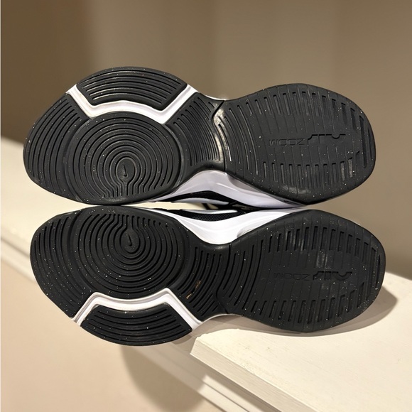 Nike Zoom Bella 6 Training Gym Sneaker DR5720-001 Women Size US 7 Black/White - Picture 6 of 9